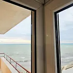Beachfront Апартаменты Дуррес